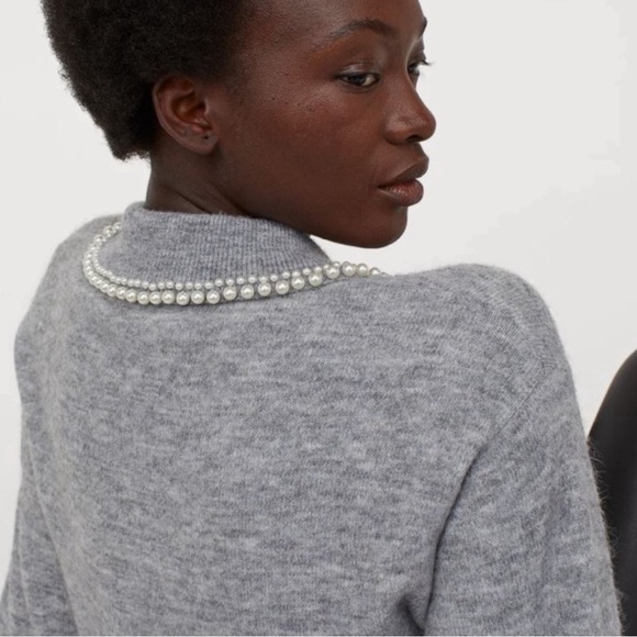Beautiful condition, super soft grey sweater with pearl collar detailing. - Picture 2 of 5